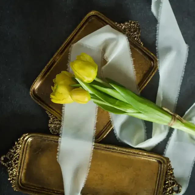 9.5″ YELLOW TULIP BUSH